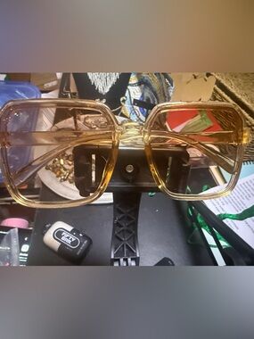 Transparent Amber Square Sunglasses - Vintage-Inspired